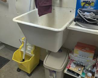 mop bucker, trash can
