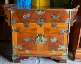 Tansu with 2 drawers and cabinet