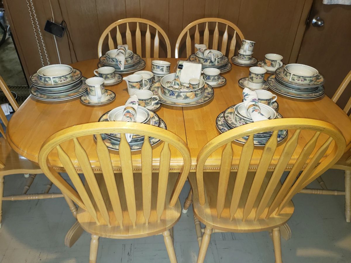 Blonde Dining Table with 6 Chairs