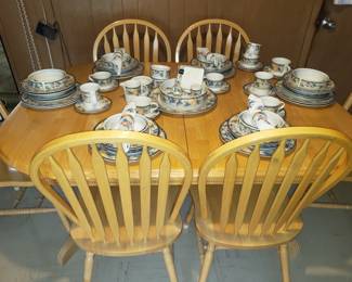 Blonde Dining Table with 6 Chairs