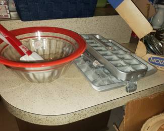 Hazel Atlas Glass
Vintage Ice Trays