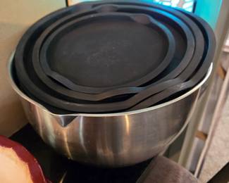 Pampered Chef mixing bowl set