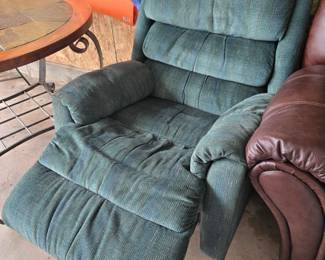 Franklin swivel rocker recliner
(available for pre sale)