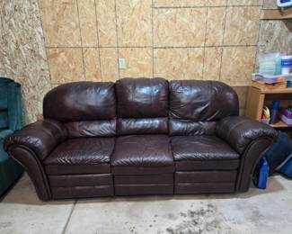 Recliner sofa
(available for pre sale)