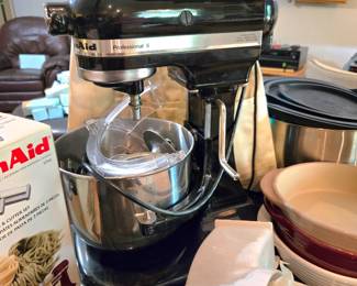 Black KitchenAid mixer