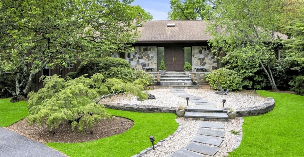 Gorgeous 5,000+sf luxury home PACKED with vintage content and collectibles in Mamaroneck, NY