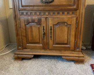 End table by Breuners Home Furnishing