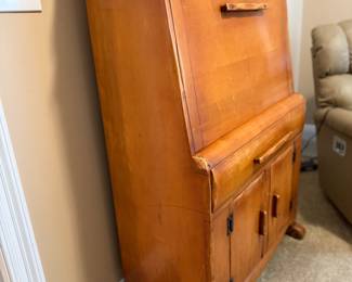 Asking Price: $290
Approx Measurements: 33.5"w x 17"d x 52"h
Item: Antique Secretary, Unique, Solid Maple
