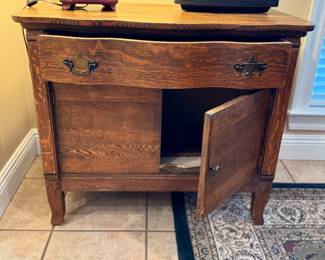 Asking Price: $85
Approx Measurements: 34"w x 20"d, 29"h
Item: Tiger Oak Washstand, Antique