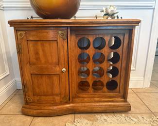 Asking Price: $160
Approx Measurements: 36"w x 19"d x 30"h
Item: Solid Oak Wine Cabinet/Bar
