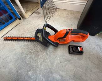 Asking Price: $35
Item: Black & Decker Hedge Trimmer, EUC