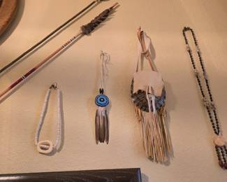Arrows necklaces pouch