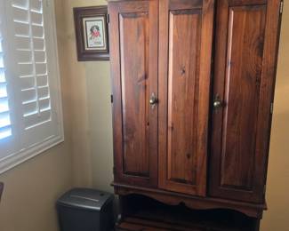 Sewing cabinet