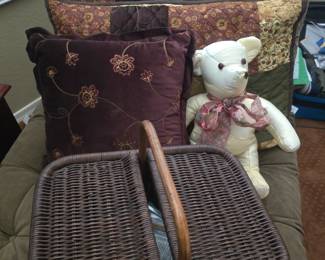 Antique basket. King quilt with pillows