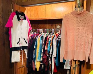 Clothing in this room/closet 2X - 4X. 
