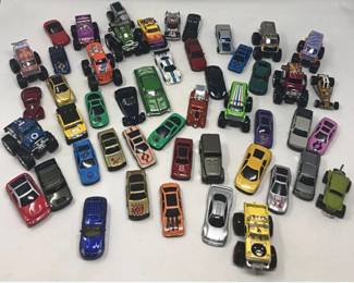 32 CollectionofHotWheelsOtherToyCarsMixedStylesEras