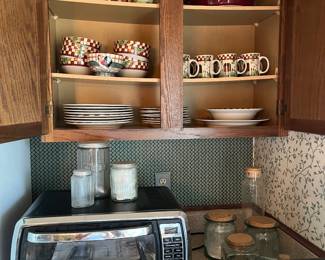 Toaster oven, kitchen items