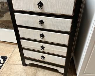 #59 - $160 - Chest black/white 5 drawers 25Wx16Dx39