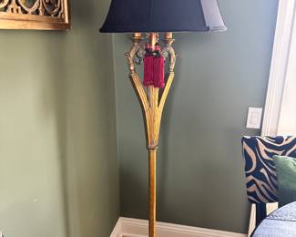 #15 - $90 - Tall floor lamp 19w x 64h