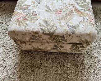 #4 - $70 - Ottoman tropical 32Wx25Dx18H