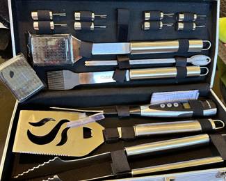 #118 - $ - Cuisinart grill set in case 19 pieces including case