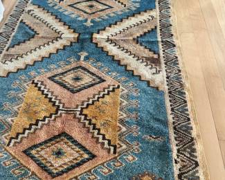#23 - $100 - Aztec carpet blue/beige 77x42