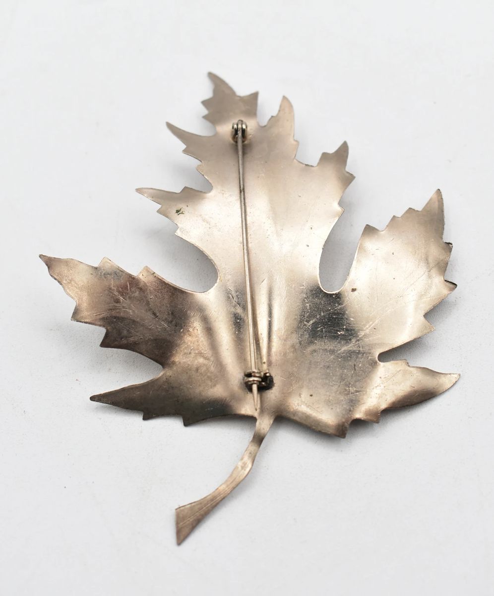 silver tone maple leaf brooch