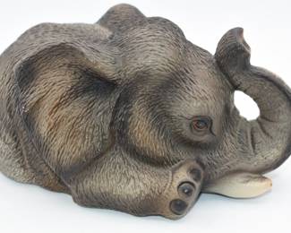 1983 House of Global Art elephant music box