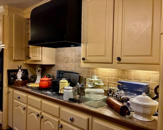 Full kitchen!