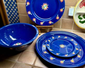 Just in time for July 24th, matching enamelware firecracker motif trays and bowl 💥