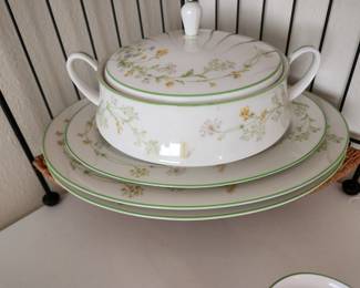 Noritake Reverie serving dishes