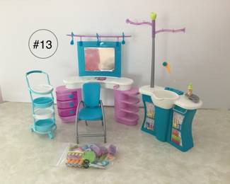 Vintage Barbie beauty shop with all accessories