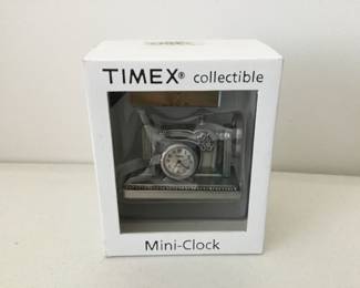 Mini sewing machine clock