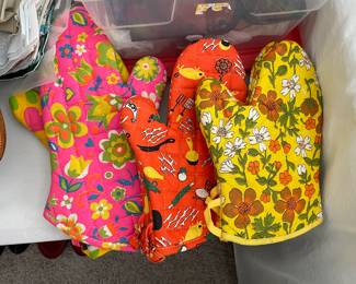 MCM Vintage hot pads in retro designs- never used!
