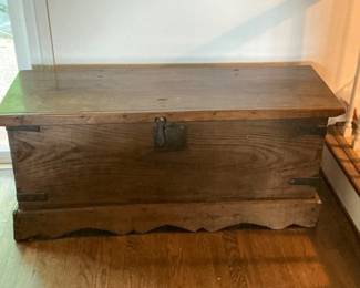 Primitive Blanket Chest trunk