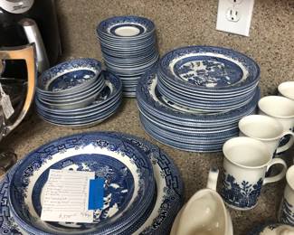 vintage blue willow dishes
