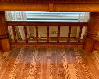Oak Amish Dining Table. 72" (6ft) Expands to 90" with Leaf.