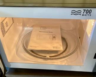 Main Stays 700 Watt Microwave