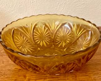Mid Century Anchor Hocking Medallion Honey Gold Serving Bowl 