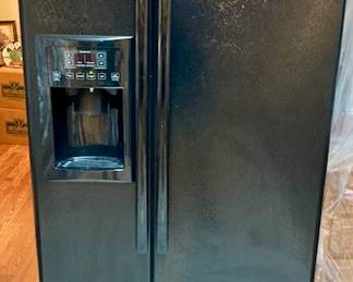 Black Side x Side GE Refrigerator/Freezer w/ In Door Water/Ice.