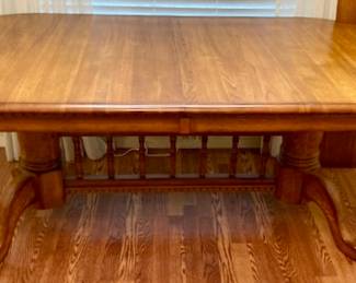 Oak Amish Dining Table. 72" (6ft) Expands to 90" with Leaf.