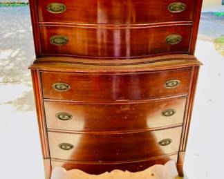 Antique Mahogany 6 Drawer Highboy Dresser.