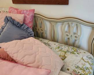 2 complete vintage bedroom sets