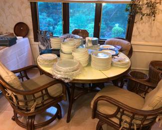Vintage 1970/80s rattan kitchen set with swivel chairs.