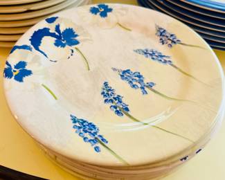 Set up eight GIEN luncheon plate, Alice pattern.