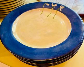 SET OF 8 GIEN DINNER PLATES 10 3/4" ALICE PATTERN.