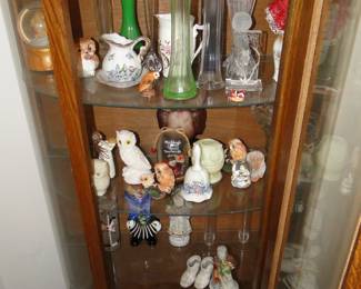 Some owls and vases