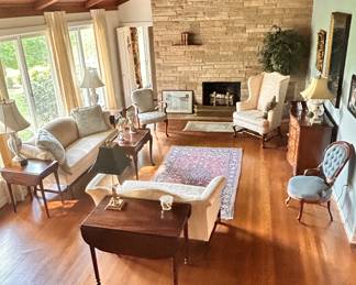 Beautiful Home - antique furniture & Persian rugs