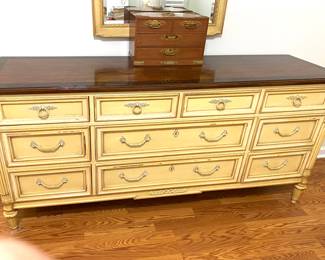Drexel Heritage Furniture Dresser with mirror