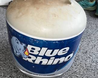 several 15 lbs propane tanks